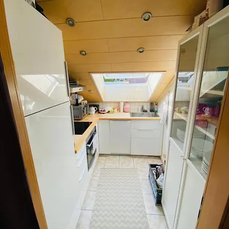 Apartment 2 Dg Mit Ebk Und Grossem Balkon! *